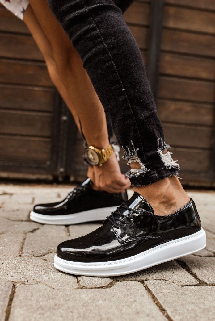 CH003 Pelle Verniciata Classica Erkek Günlük Bağcıklı Rugan Klasik Ayakkabı CBT - Siyah CH003 Pelle Verniciata Classica Erkek Günlük Bağcıklı Rugan Klasik Ayakkabı CBT - Siyah