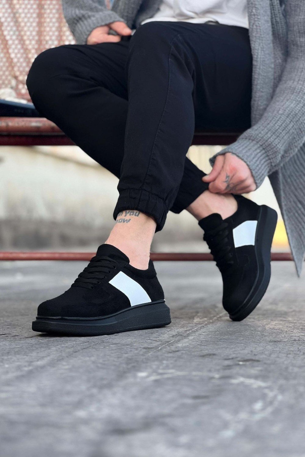 WG011 Erkek Günlük Bağcıklı Süet Spor Sneaker Ayakkabı SST - Siyah/Beyaz – Wagoon Erkek Ayakkabı