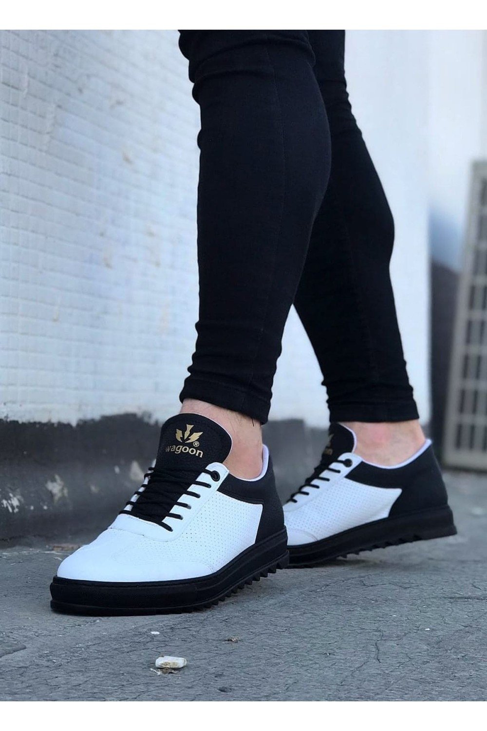 WG022 Erkek Günlük Bağcıklı Delikli Desen Cilt Spor Sneaker Ayakkabı CST - Beyaz/Siyah – Wagoon Erkek Ayakkabı